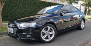 Audi A4 para locação em Curitiba, oferecendo estilo e conforto para o transporte da noiva.