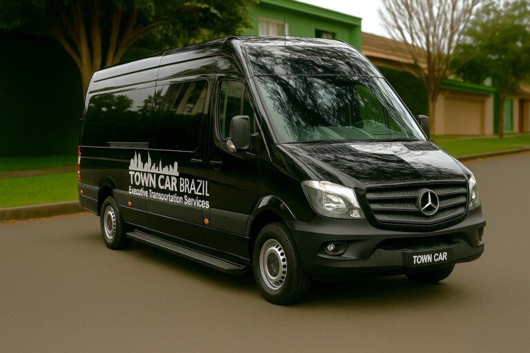 Mercedes Benz Sprinter executiva 15 lugares da Town Car Curitiba para transporte de grupos com conforto, sofisticação e segurança.